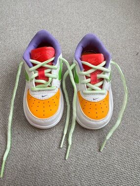 Nike Kids Low-Top Sneakers in Orange, Purple & Green Buzz Lightyear 7c